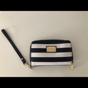 Michael Kors leather continental wristlet